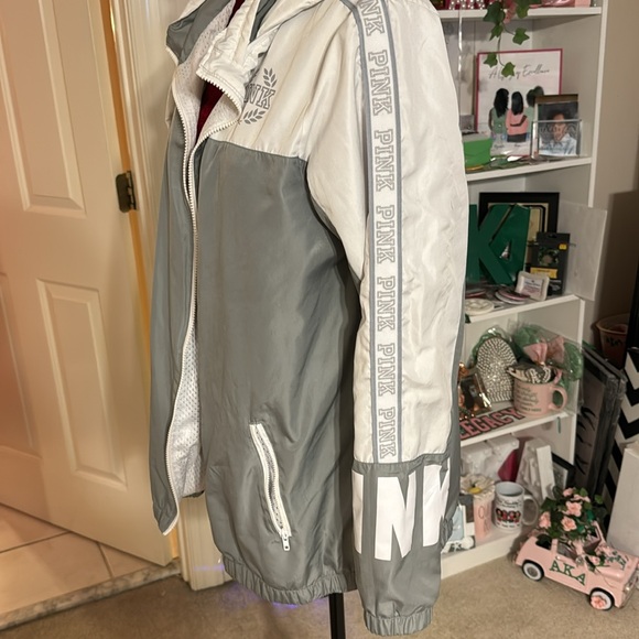 Windbreaker - Picture 3 of 4